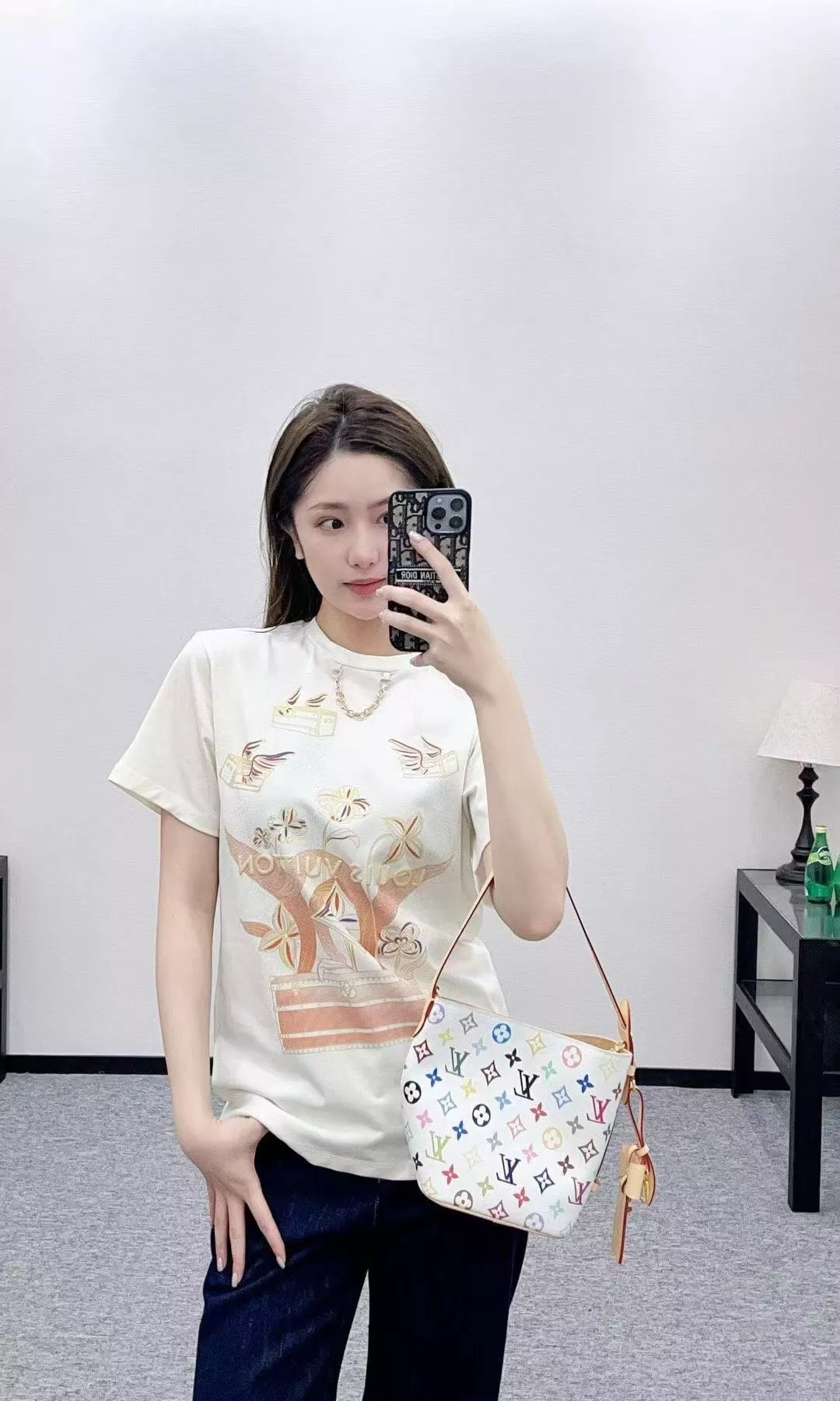 루이비통 체인 장식 골드 레터 프린트 반소매 티셔츠 상세 이미지 16