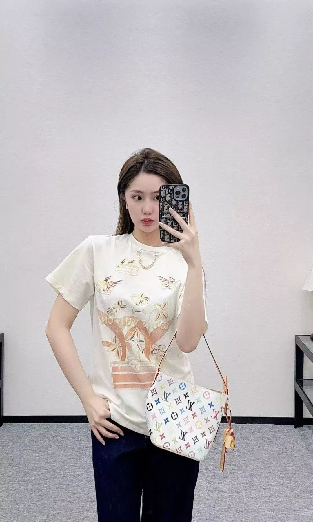 루이비통 체인 장식 골드 레터 프린트 반소매 티셔츠 상세 이미지 18