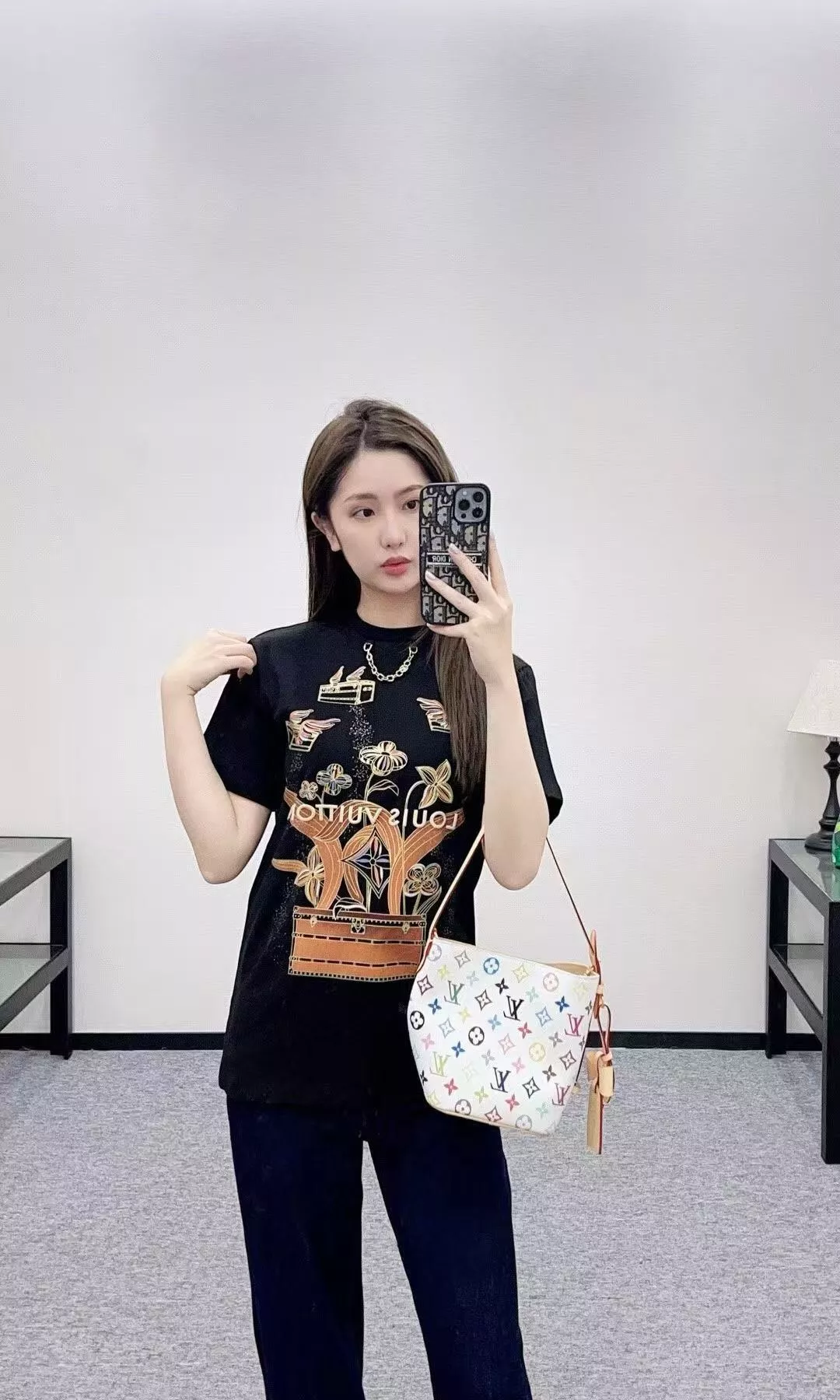 루이비통 체인 장식 골드 레터 프린트 반소매 티셔츠 상세 이미지 22