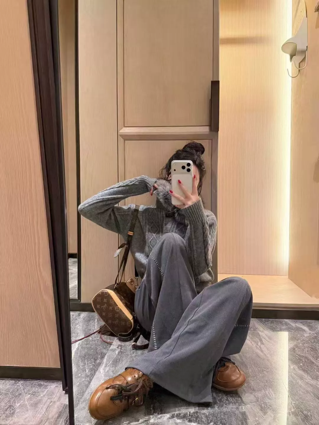 로에베 탈부착 퍼 칼라 더플 버튼 니트 가디건 상세 이미지 26