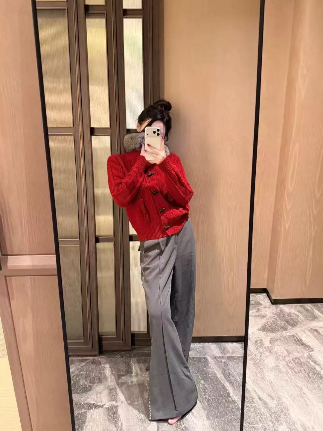 로에베 탈부착 퍼 칼라 더플 버튼 니트 가디건 상세 이미지 31