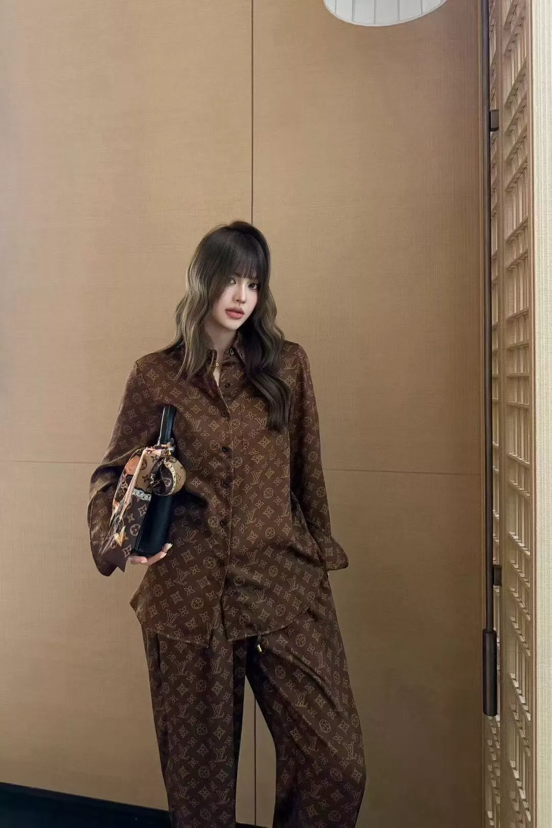 루이비통 올오버 모노그램 코튼 홈웨어 셔츠 팬츠 세트 상세 이미지 17