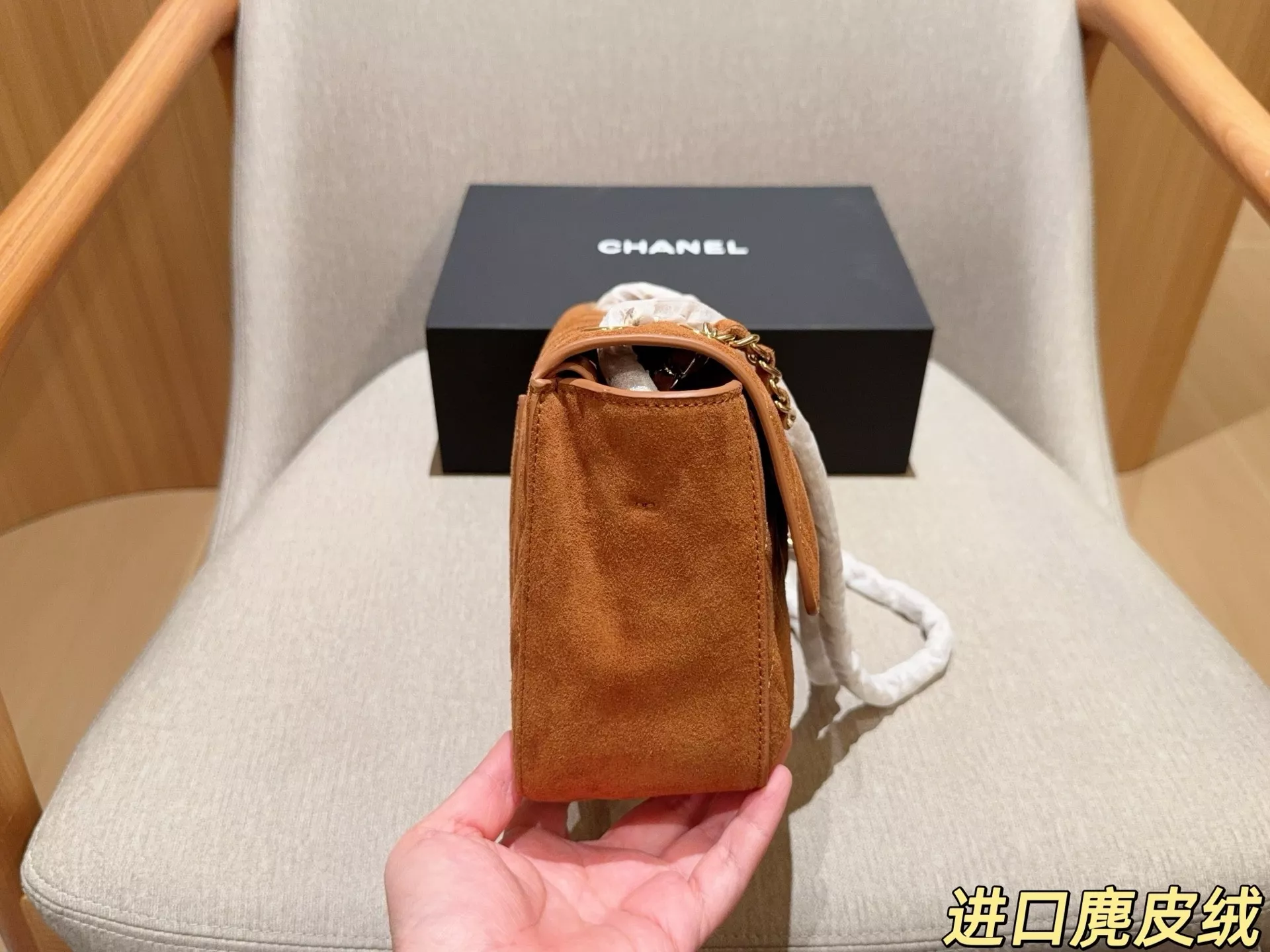 샤넬 스웨이드 퀼팅 플랩 숄더백 상세 이미지 5