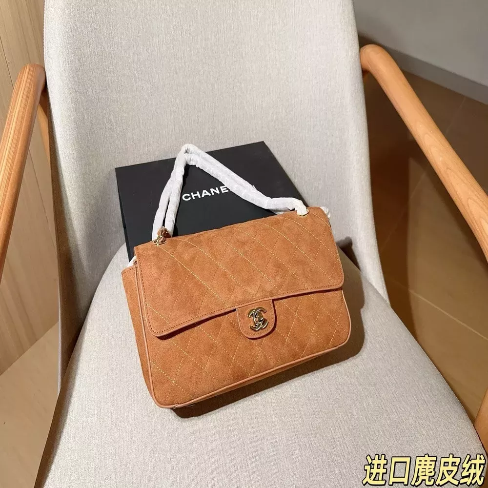 샤넬 스웨이드 퀼팅 플랩 숄더백