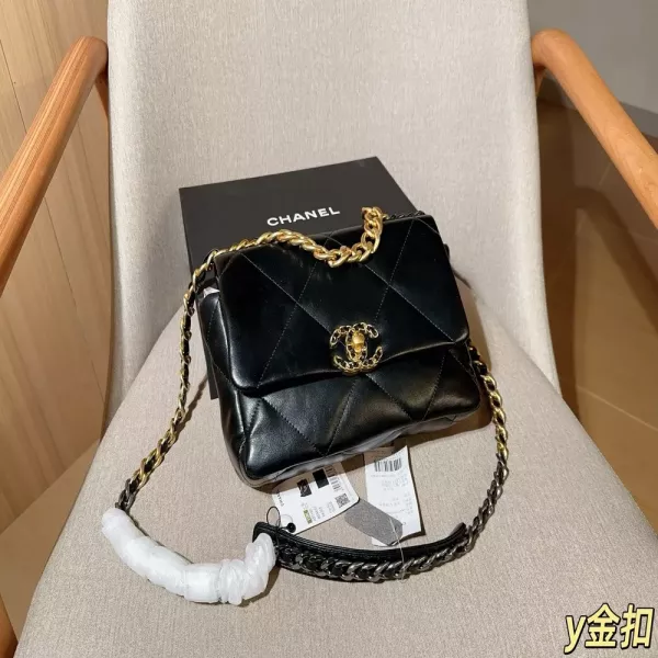 샤넬 19 플랩 체인백