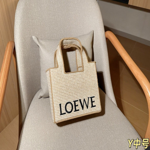 로에베 로고 자수 라피아 위빙 토트백