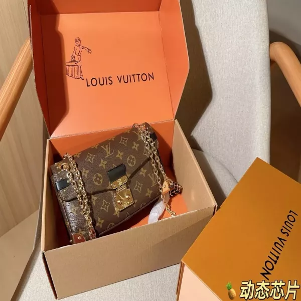 루이비통 트렁키 이스트 웨스트 체인 백