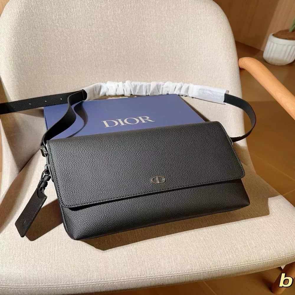 디올 남성용 로고 플랩 숄더백