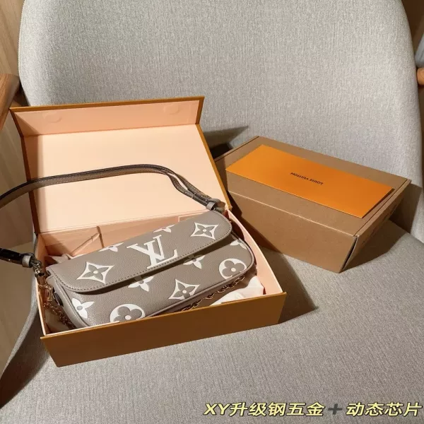 루이비통 아이비 엠보싱 모노그램 마작백
