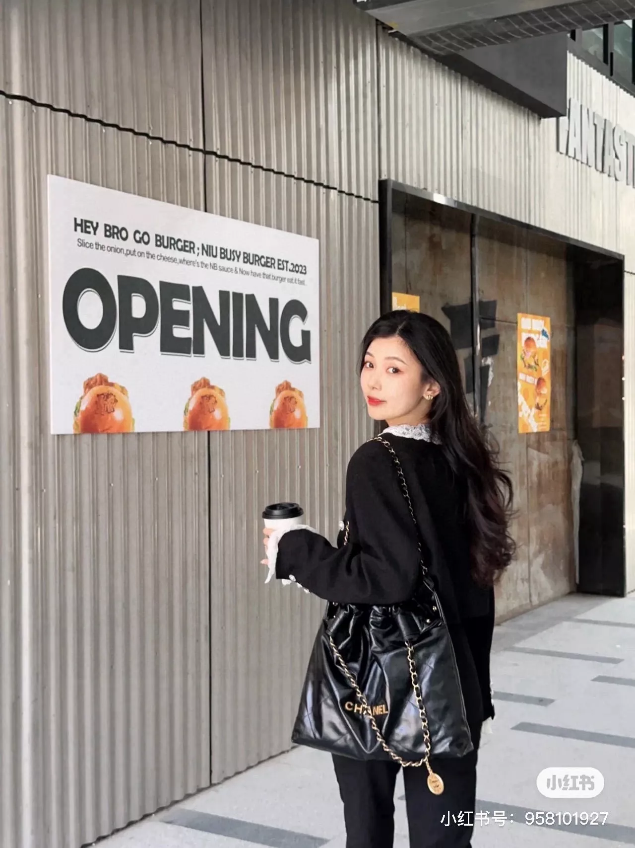 샤넬 22 라지 퀼팅 체인 쇼퍼백 상세 이미지 10