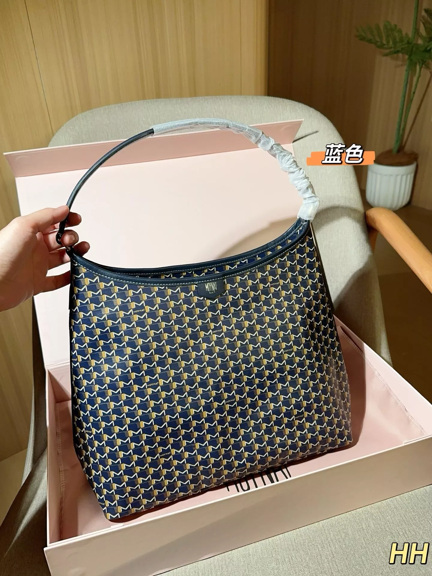 모이나 M 모노그램 캔버스 호보 숄더백 상세 이미지 14