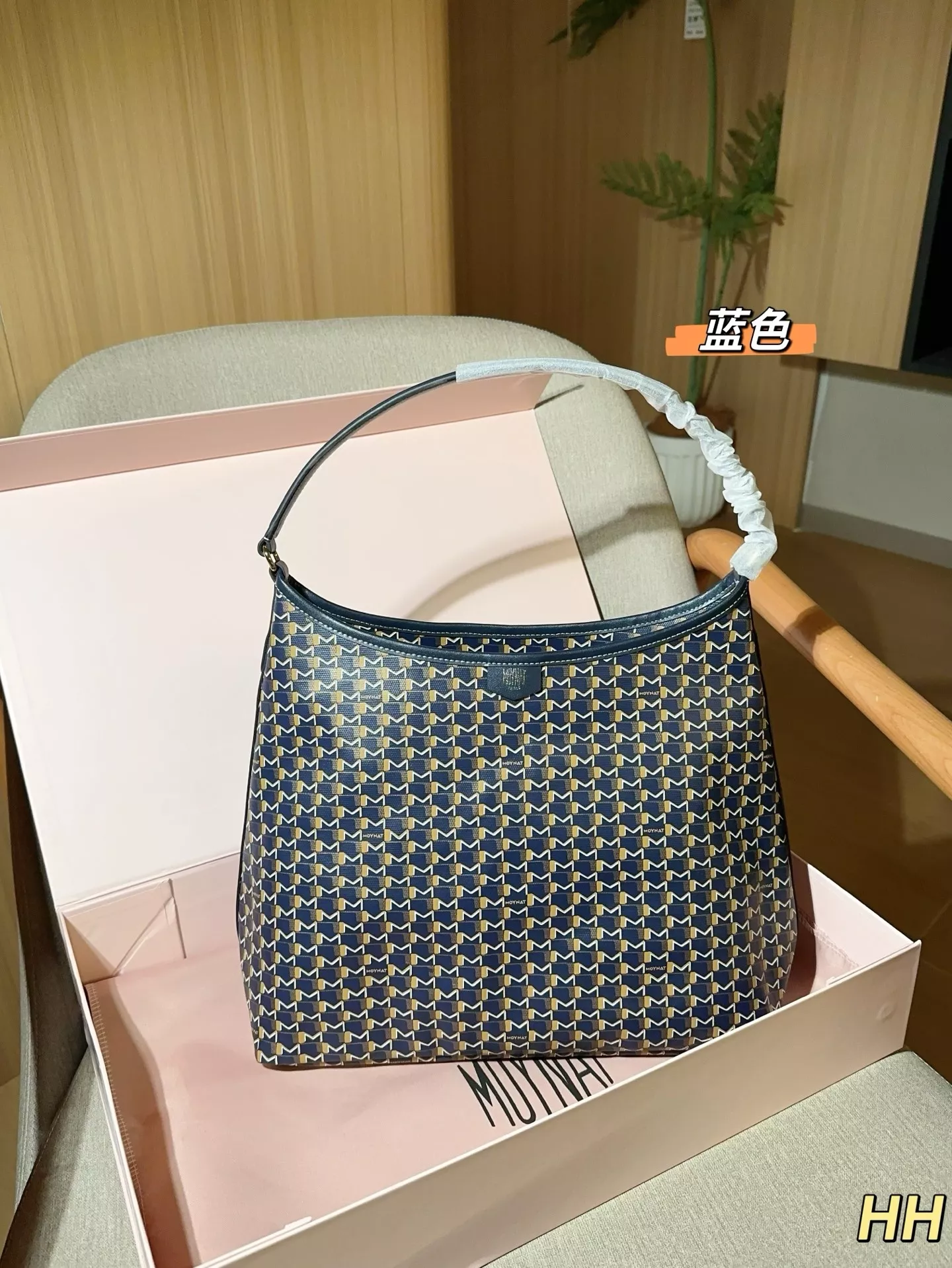 모이나 M 모노그램 캔버스 호보 숄더백 상세 이미지 13