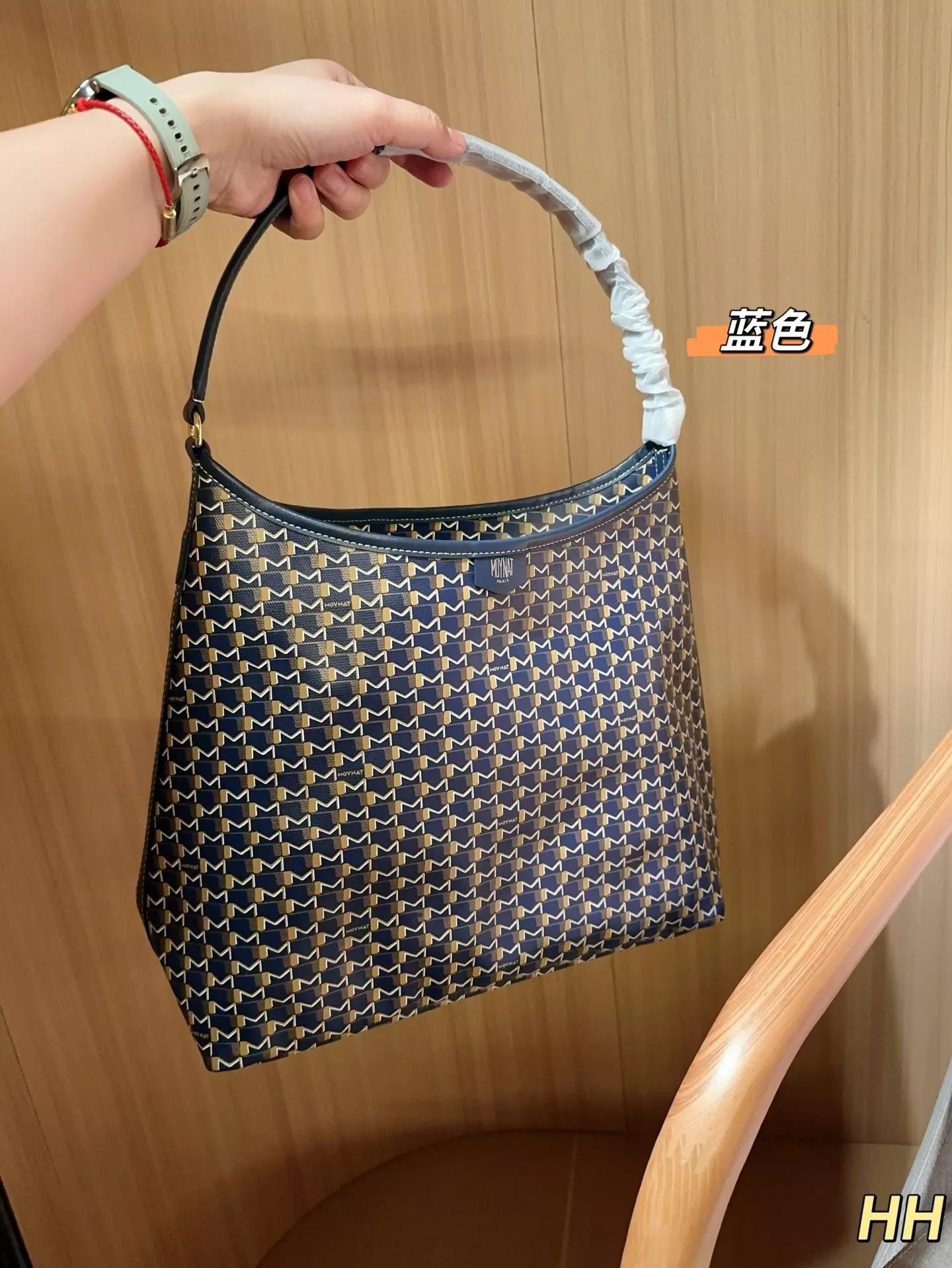 모이나 M 모노그램 캔버스 호보 숄더백 상세 이미지 15