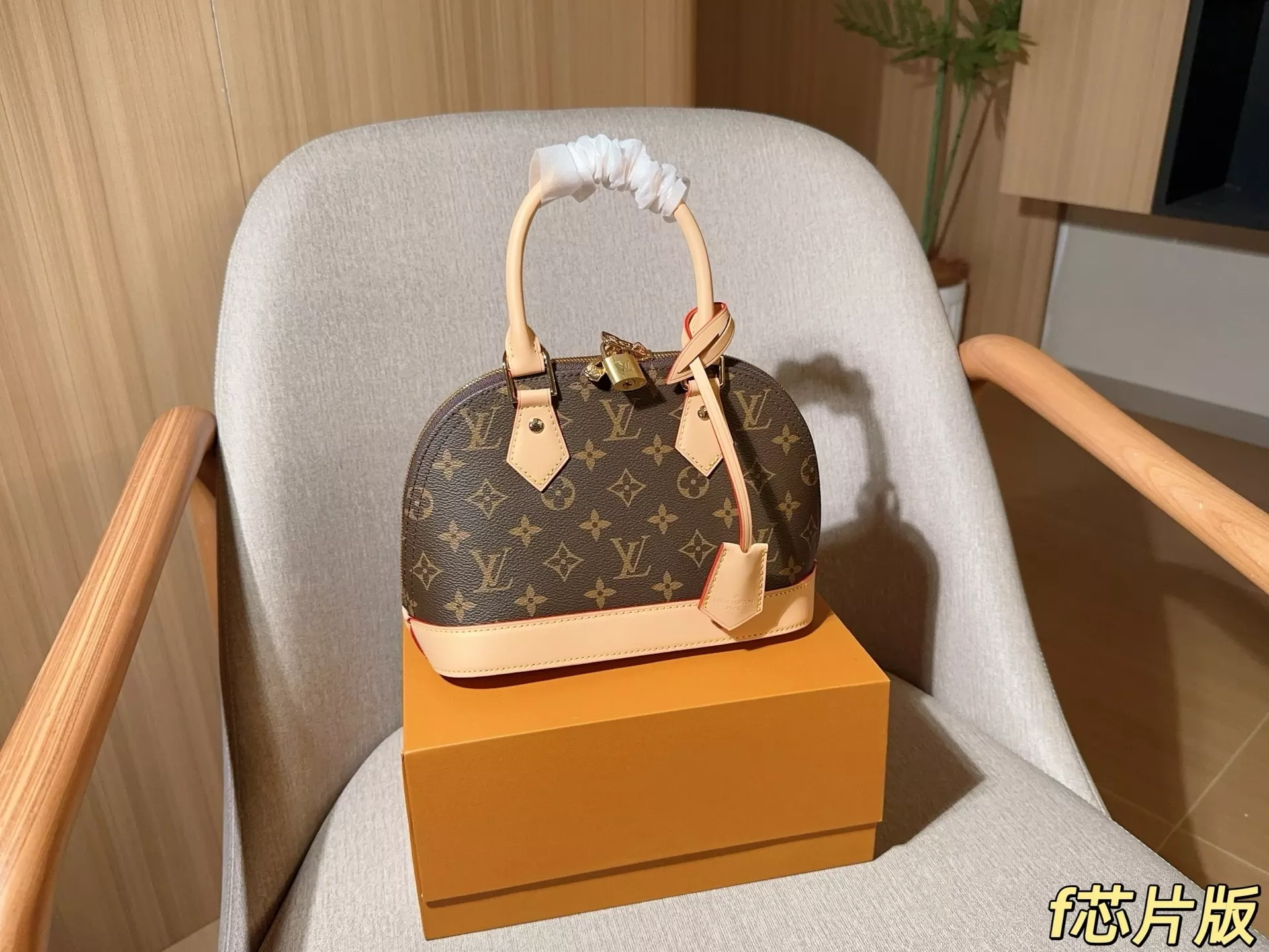 루이비통 알마 BB 클래식 모노그램 쉘 토트백 상세 이미지 1