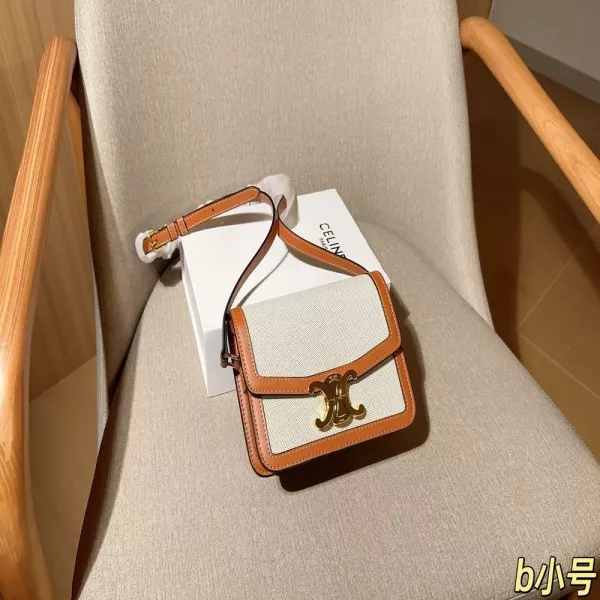 셀린느 클래식 트리옹프 캔버스 플랩 백