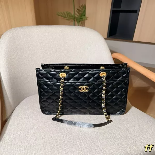 샤넬 클래식 더블 C 퀼팅 토트백
