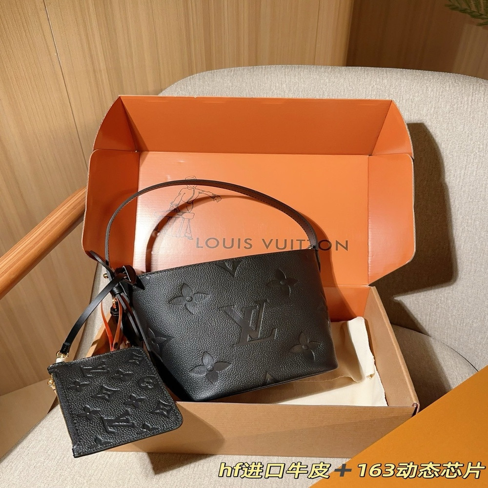 루이비통 모노그램 엠보스 블랙 레더 버킷 미니백