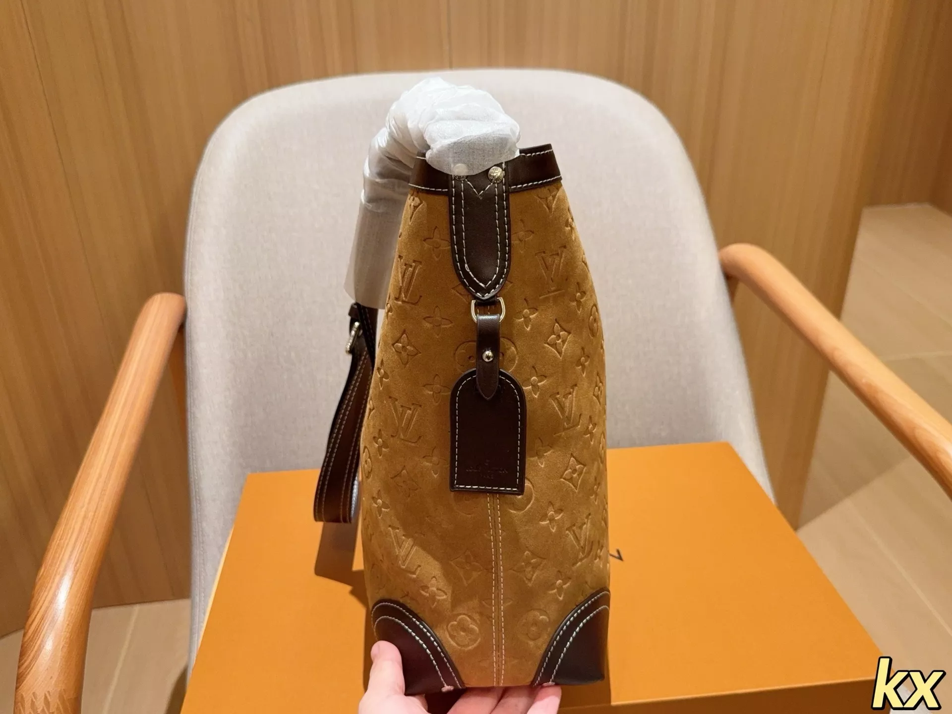 루이비통 패럴 윌리엄스 콜라보 닐 모노그램 카우하이드 백 상세 이미지 5