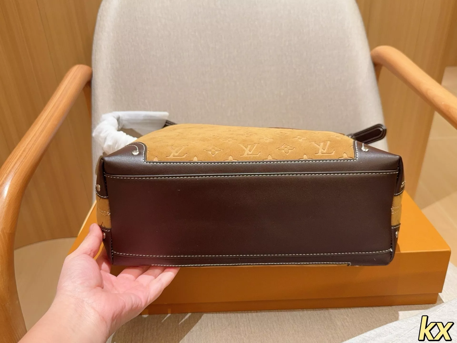 루이비통 패럴 윌리엄스 콜라보 닐 모노그램 카우하이드 백 상세 이미지 6