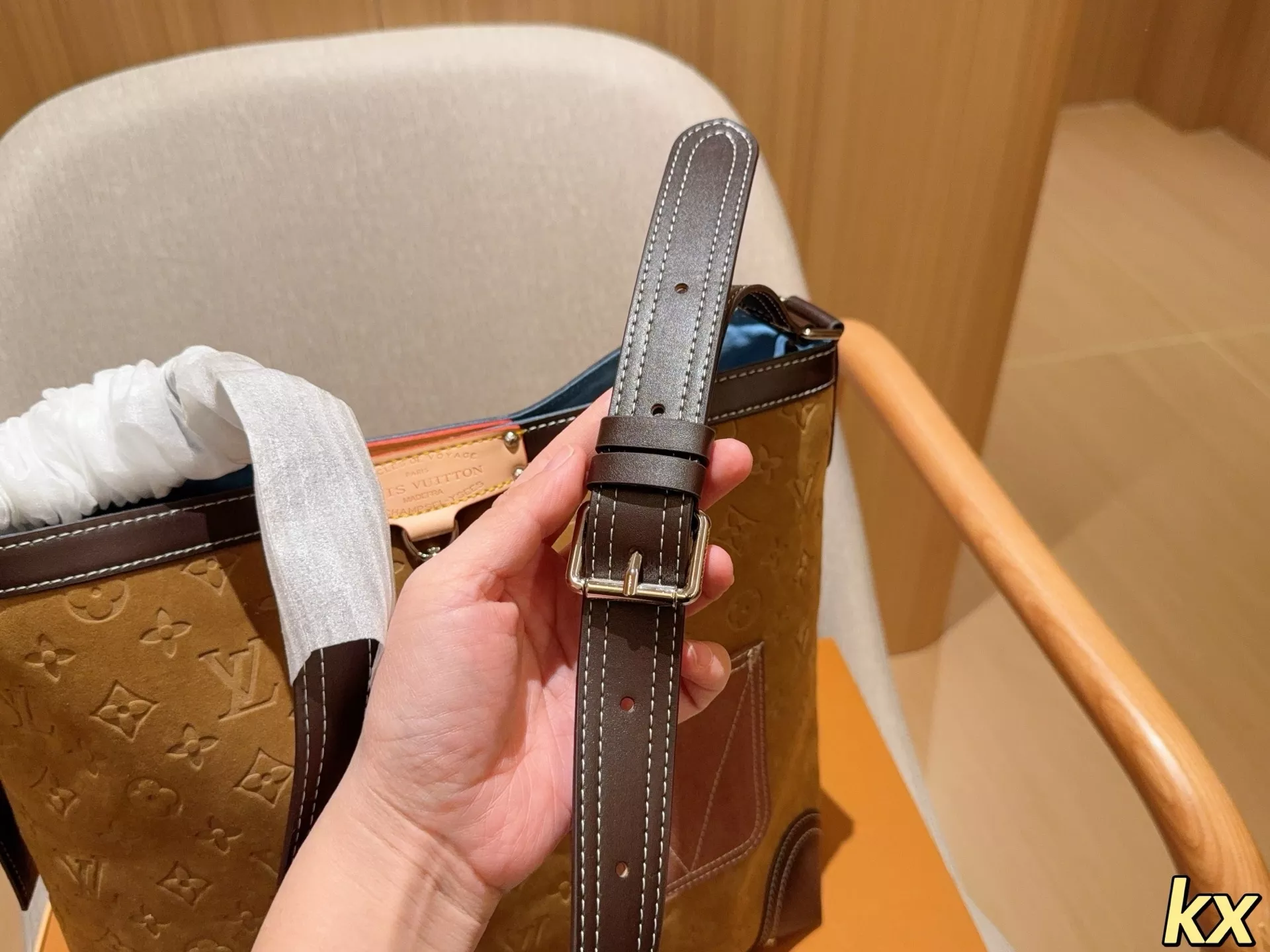 루이비통 패럴 윌리엄스 콜라보 닐 모노그램 카우하이드 백 상세 이미지 8