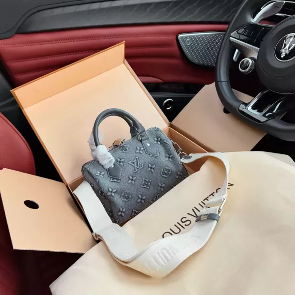 루이비통 LV 데님 모노그램 엠보싱 스피디 20 스트랩백