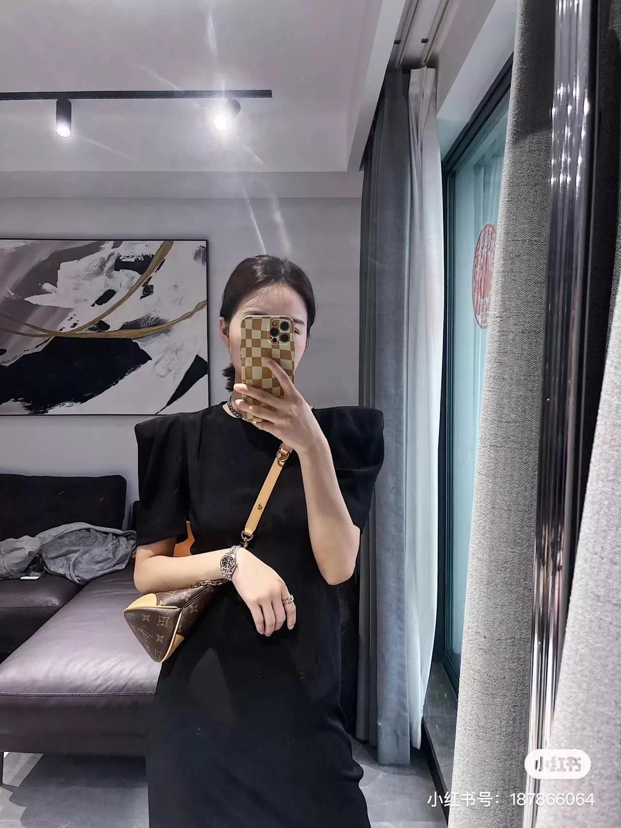 루이비통 부로뉴 모노그램 캔버스 체인 숄더백 상세 이미지 30