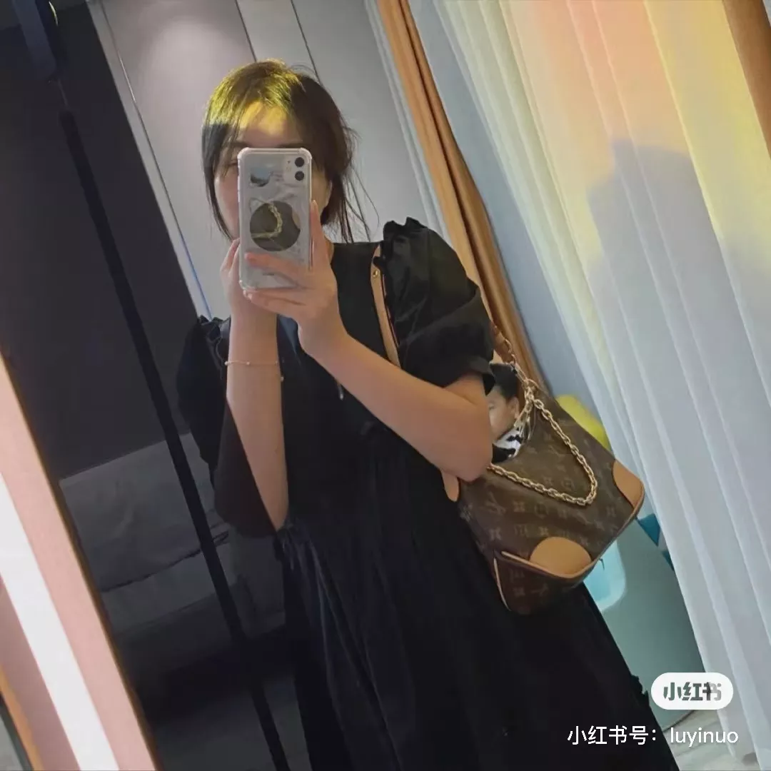 루이비통 부로뉴 모노그램 캔버스 체인 숄더백 상세 이미지 31
