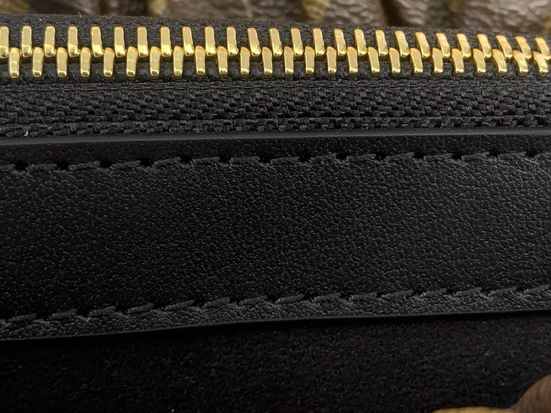 루이비통 포쉐트 슬링 스몰 체인 백 상세 이미지 15