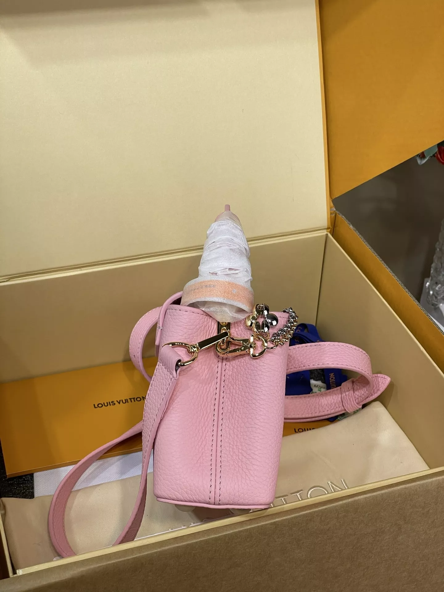 루이비통 카퓌신 미니 인피니티 체인 핸드백 상세 이미지 2