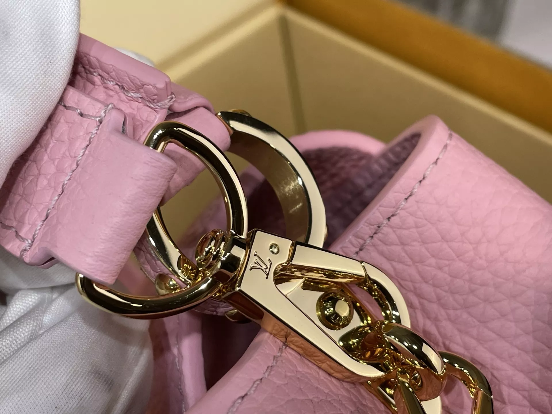 루이비통 카퓌신 미니 인피니티 체인 핸드백 상세 이미지 8