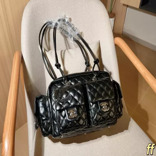샤넬 올블랙 멀티 포켓 퀼팅 모터백