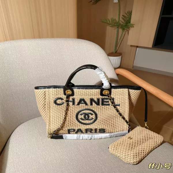 샤넬 라탄 위빙 로고 토트백