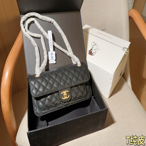 샤넬 25B 캐비어 레더 포스트맨 플랩백