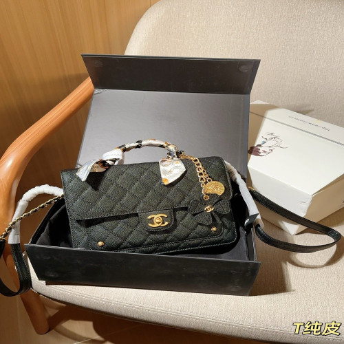 샤넬 캐비어 퀼팅 클로버 장식 백팩