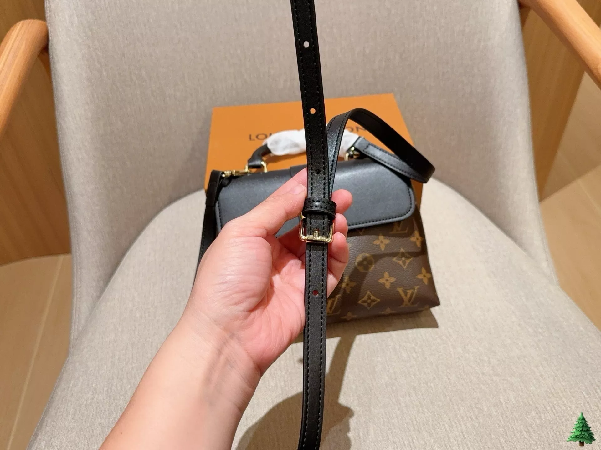 루이비통 로키 BB 락 장식 탑핸들 백 상세 이미지 8