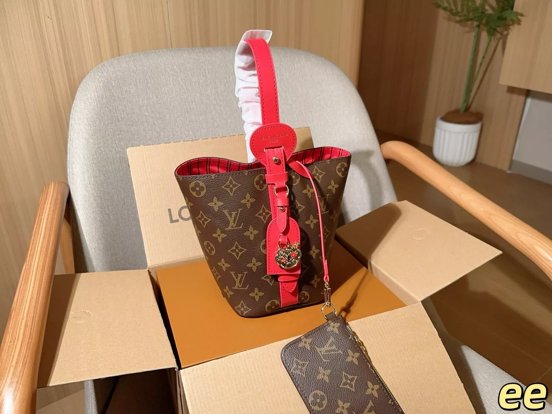 루이비통 신년 한정 올인 BB 모노그램 버킷백 상세 이미지 2