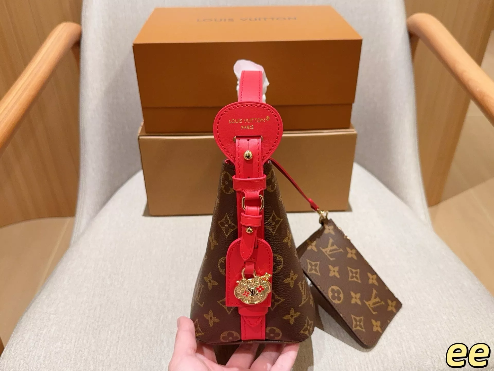 루이비통 신년 한정 올인 BB 모노그램 버킷백 상세 이미지 4