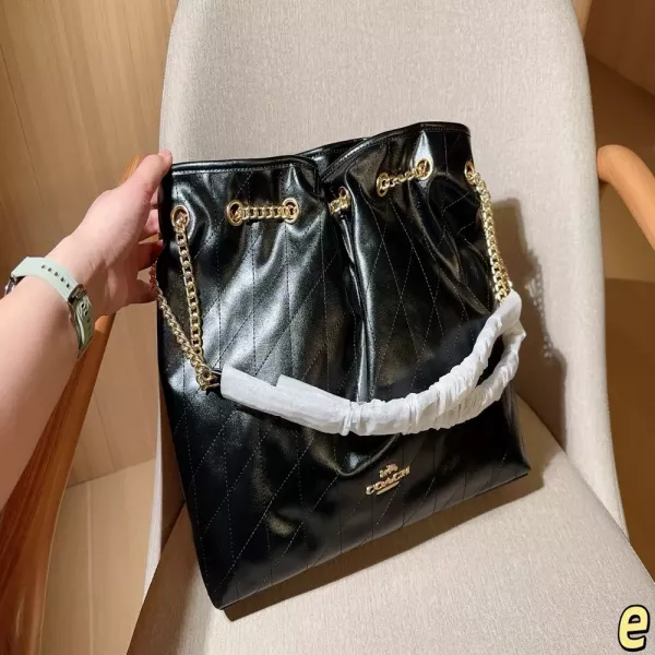 코치 에블린 퀼팅 체인 빅백