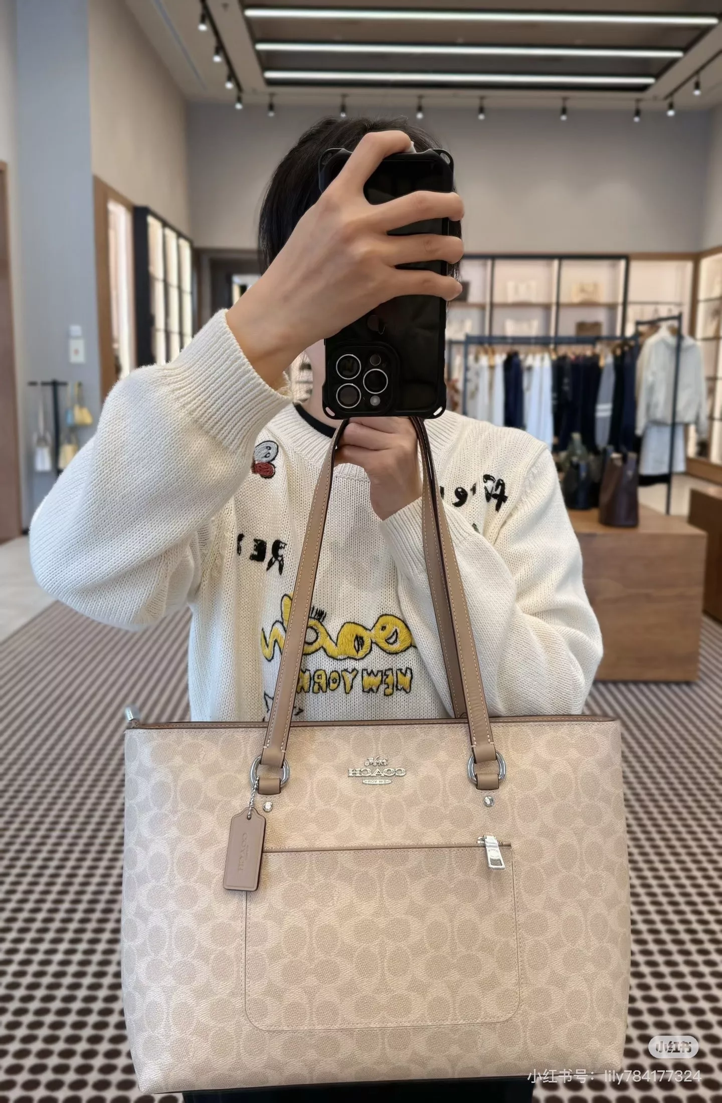 코치 갤러리 스마일 지퍼 쇼퍼백 상세 이미지 7