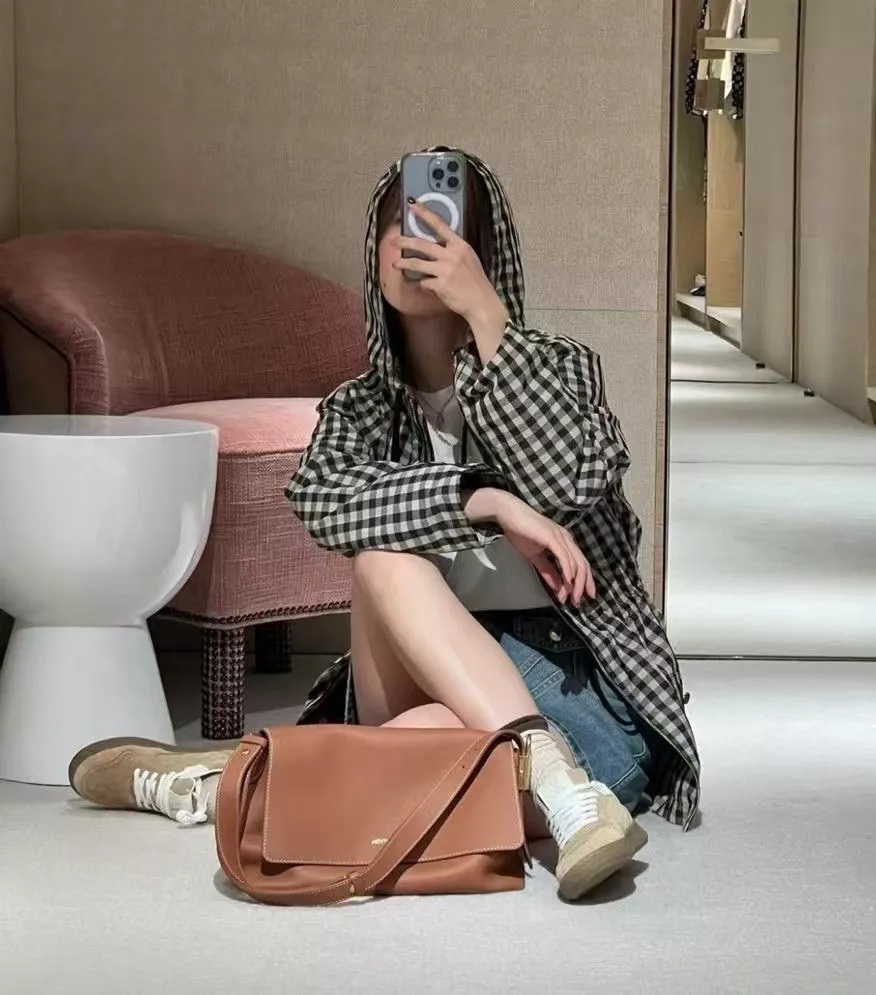 루이비통 로우키 메신저 브라운 상세 이미지 25
