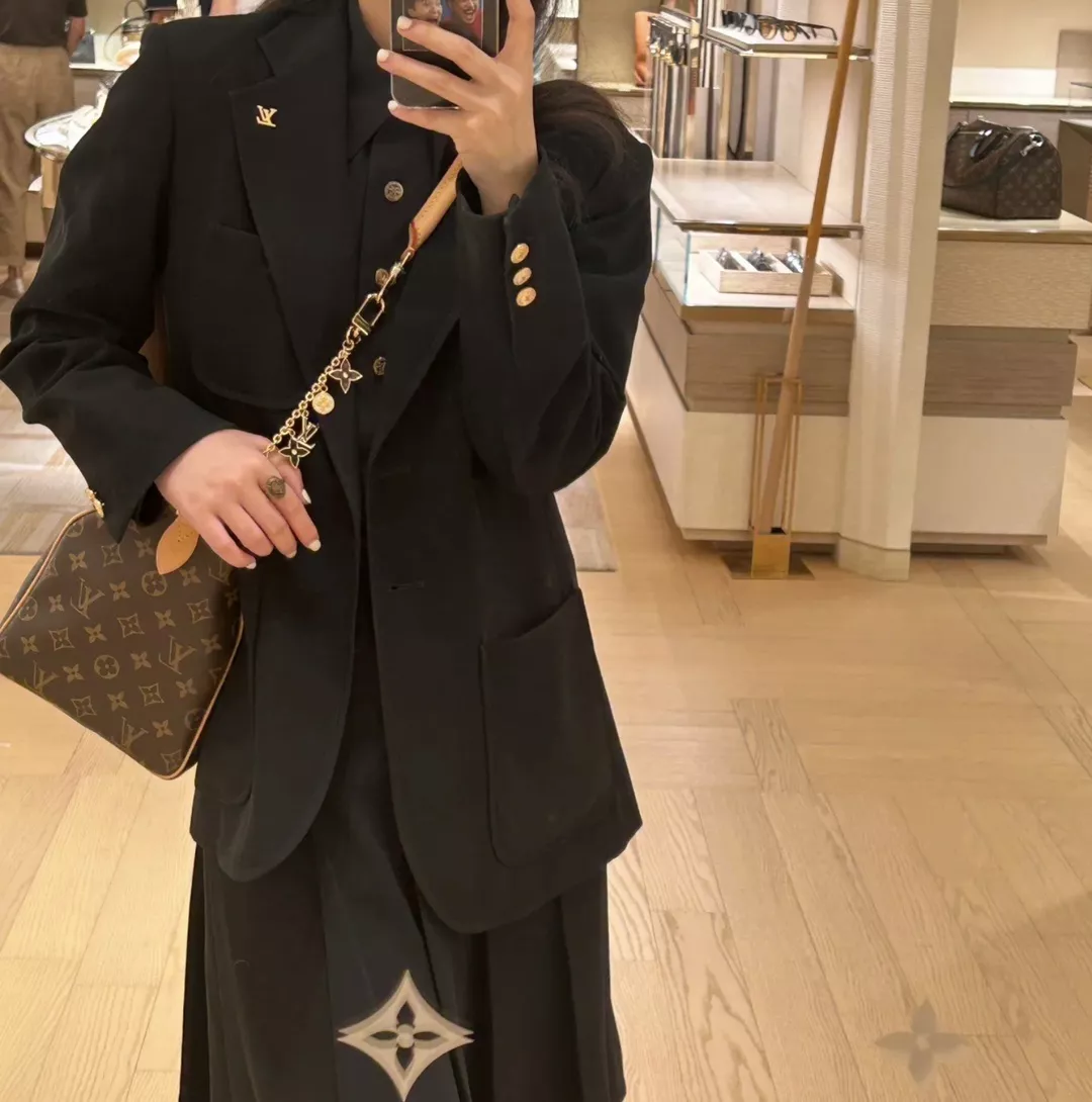 루이비통 스피디 소프트 30 다크 모노그램 토론 핸들 백 상세 이미지 31