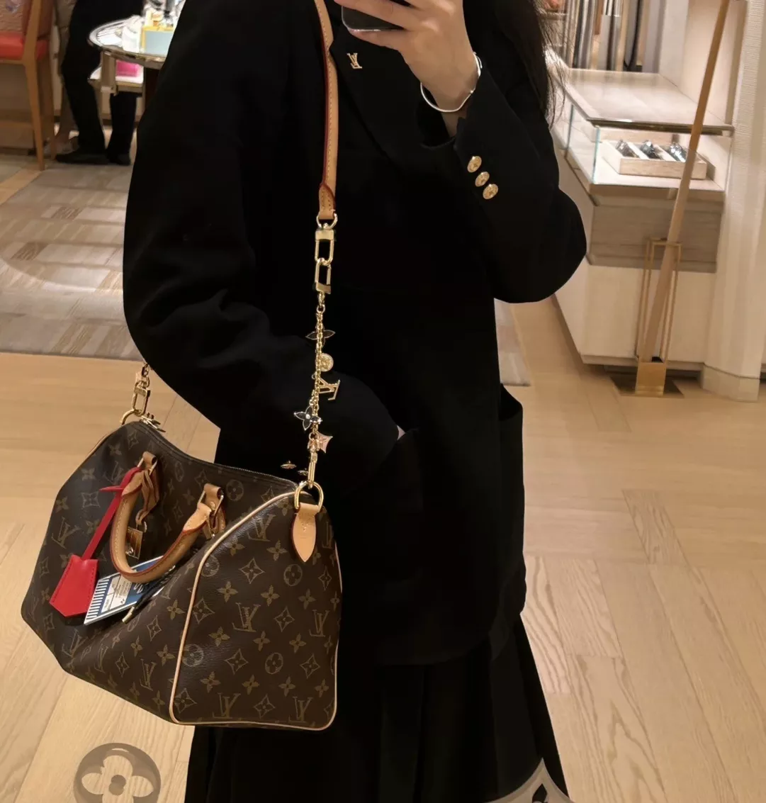 루이비통 스피디 소프트 30 다크 모노그램 토론 핸들 백 상세 이미지 33