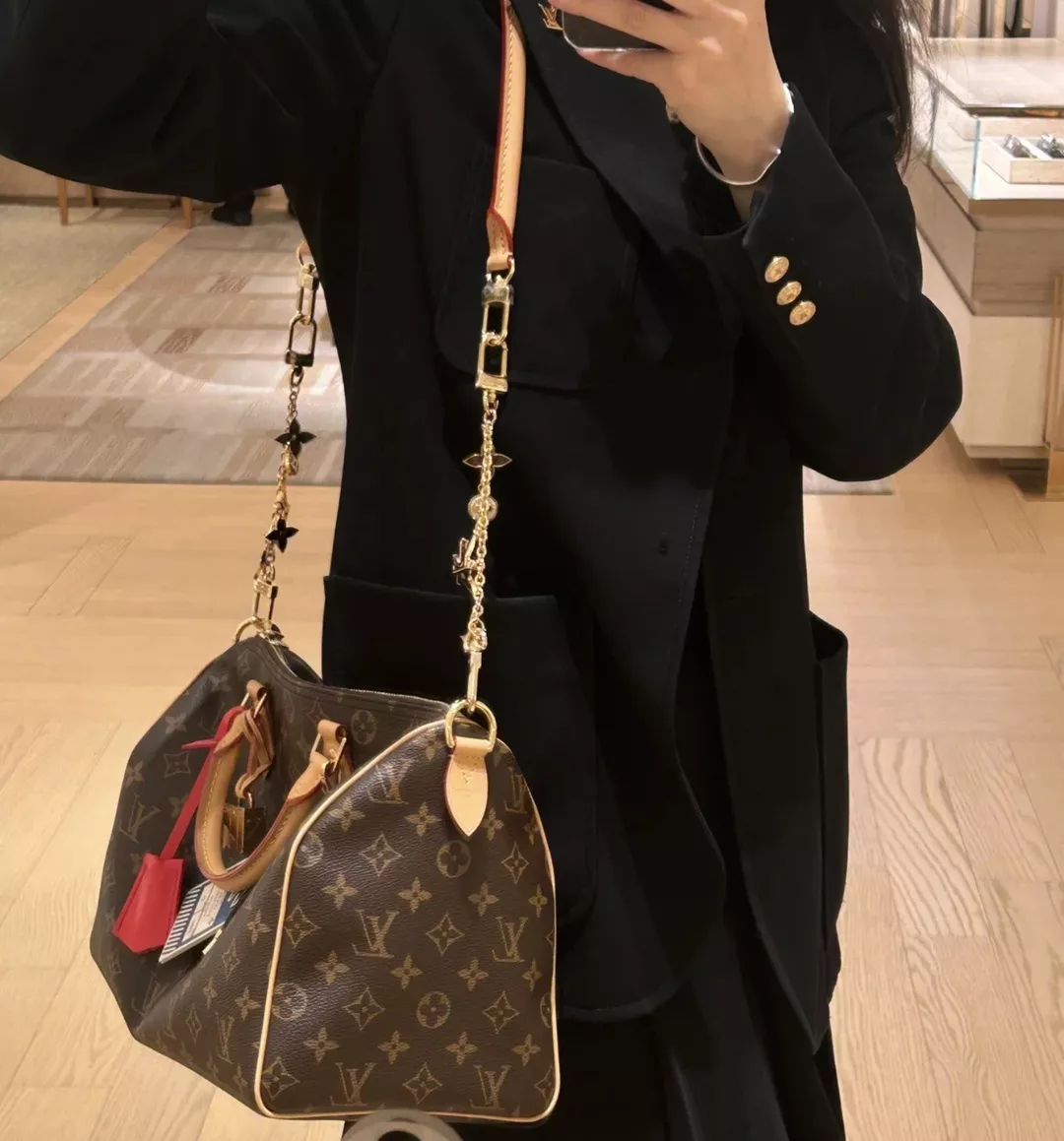 루이비통 스피디 소프트 30 다크 모노그램 토론 핸들 백 상세 이미지 34