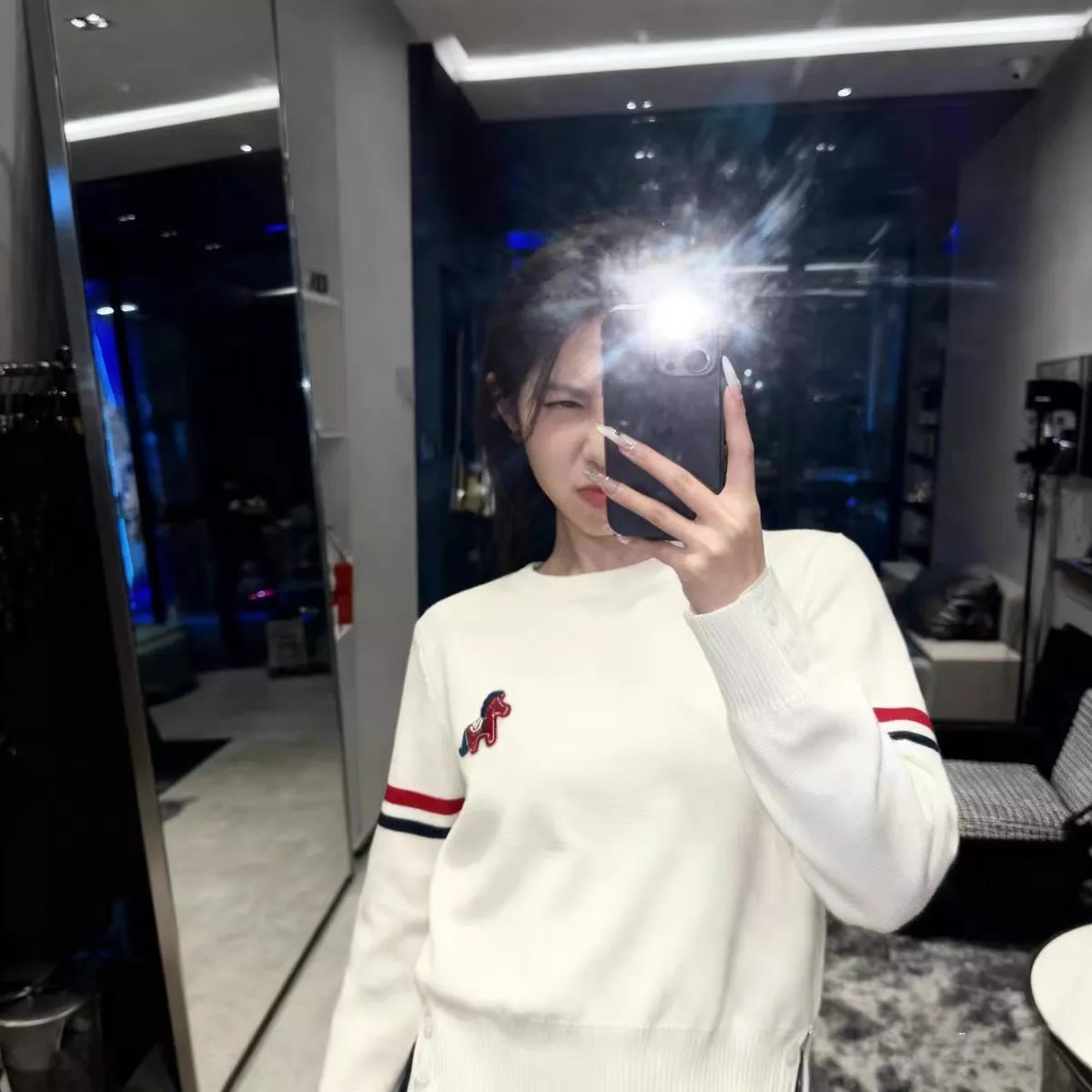톰브라운 클래식 아카데미 컬러 스트라이프 소매 라운드넥 니트 풀오버 상세 이미지 29