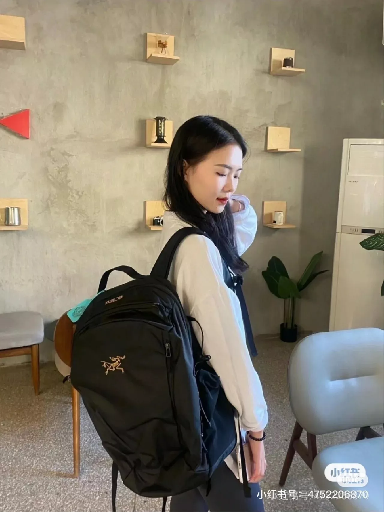 아크테릭스 클래식 블랙 골드 로고 나일론 백 상세 이미지 25