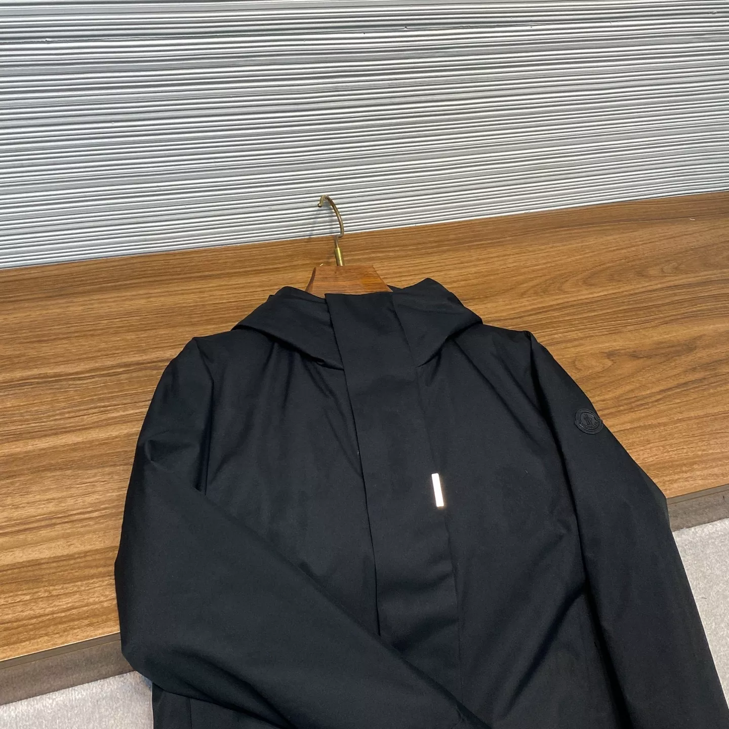 몽클레어 가틸리에 블랙 무광 후드 다운 재킷 상세 이미지 9