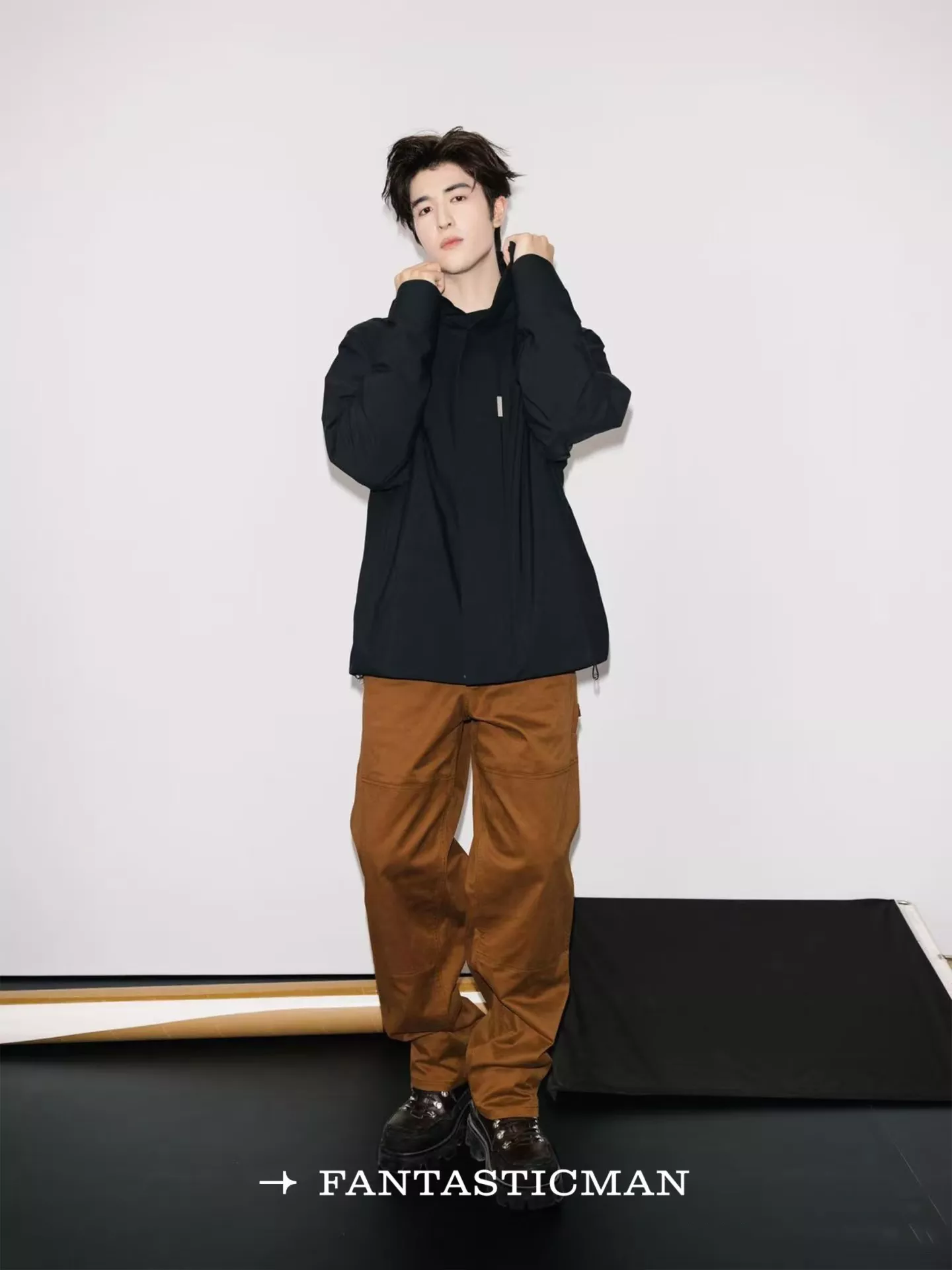 몽클레어 가틸리에 블랙 무광 후드 다운 재킷 상세 이미지 25