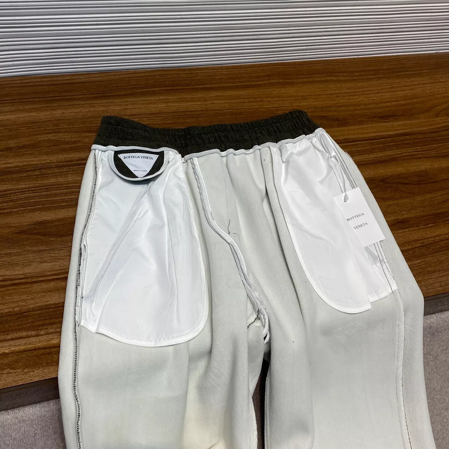 보테가베네타 울 혼방 기모 밴딩 스트링 와이드 스트레이트 팬츠 상세 이미지 15