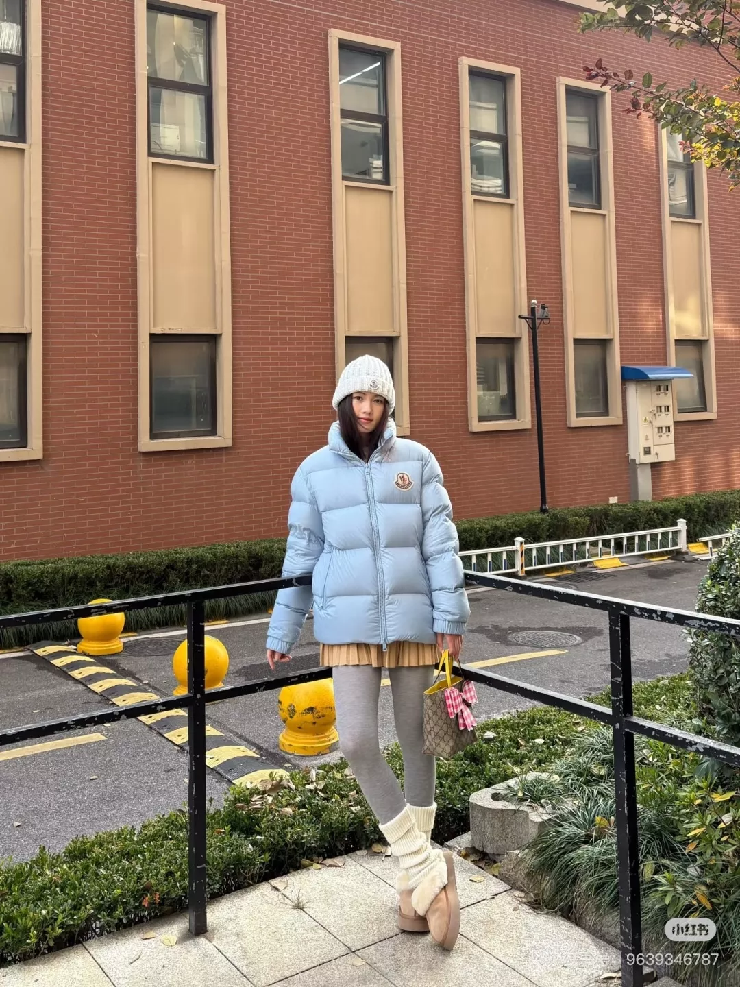 몽클레어 25FW 펠트 자수 와펜 로고 나일론 다운 재킷 상세 이미지 42