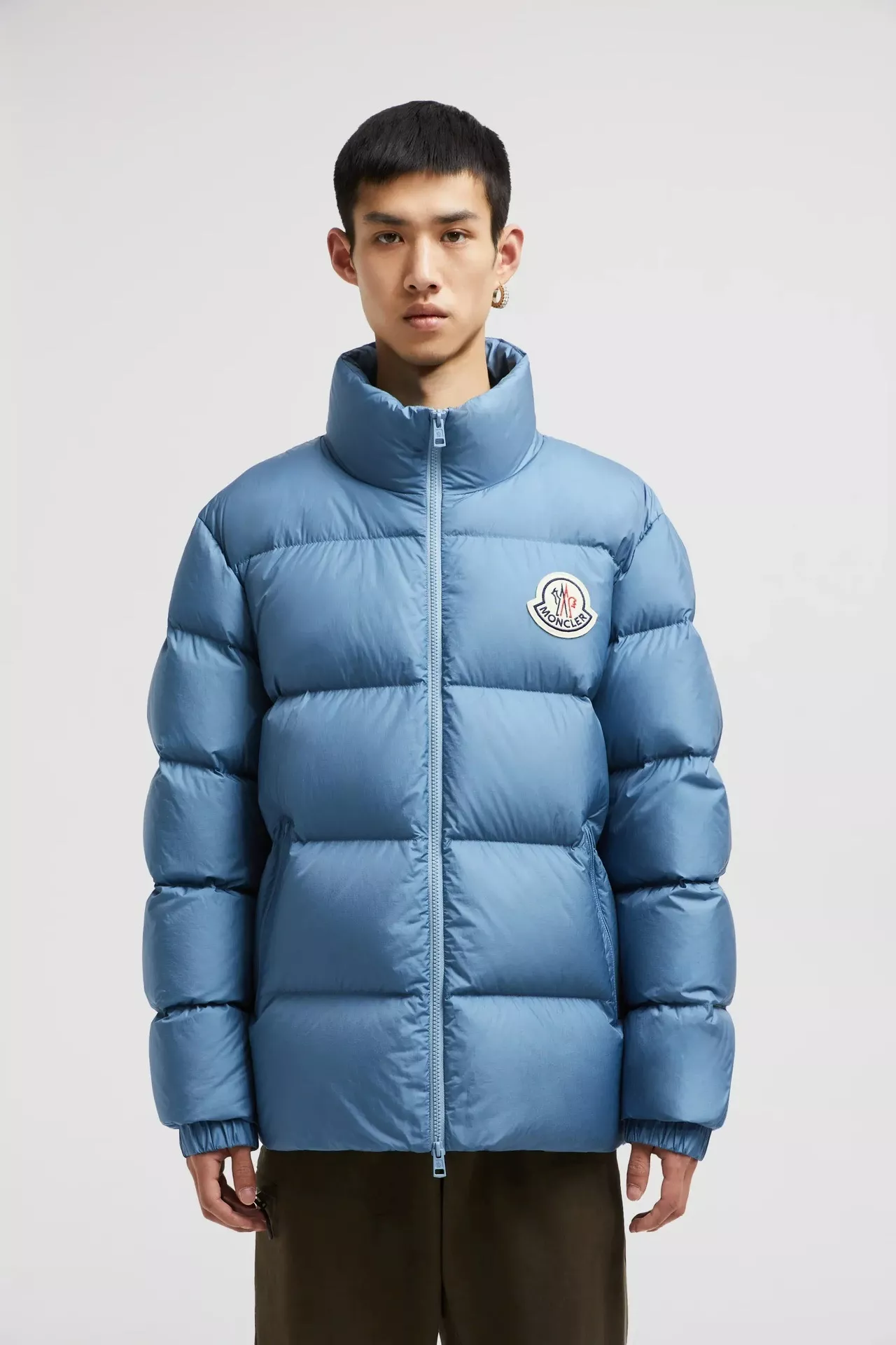 몽클레어 25FW 펠트 자수 와펜 로고 나일론 다운 재킷 상세 이미지 32